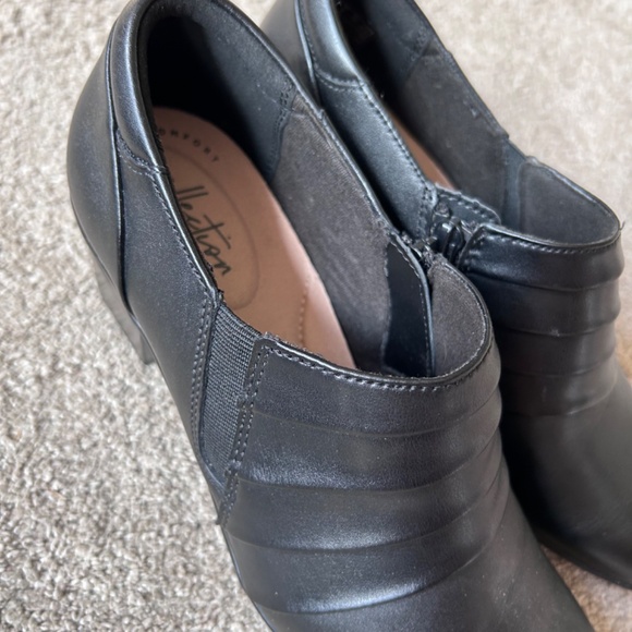 🍂Ultimate Comfort By Clark’s Zip Side Bootie Heel - Picture 9 of 12